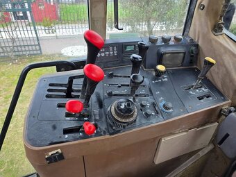 JOHN DEERE 6600 TRAKTOR - 9