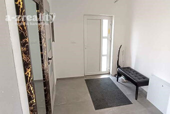Na predaj moderný, zrekonštruovaný rodinný dom v Komoči - 9