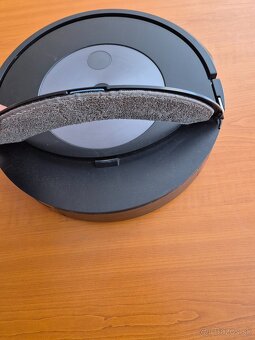 iRobot Roomba J7+ so stanicou - 9