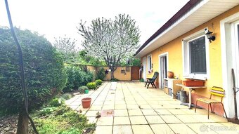 Slnečný pozemok 720 m2 + 3-izb. RD s pozemkom 270 m2, treba - 9