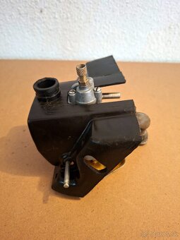 Babetta 207 karburátor včetně krytu - 9