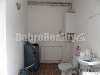 PREDAJ: 4-izbový zrekonštruovaný rodinný dom v Blatnej na Os - 9