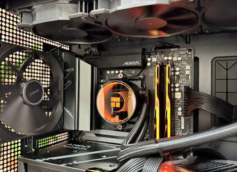 Ryzen 7 9800X3D\32GB\RX 9700XT\SSD\850W Zdroj - 9
