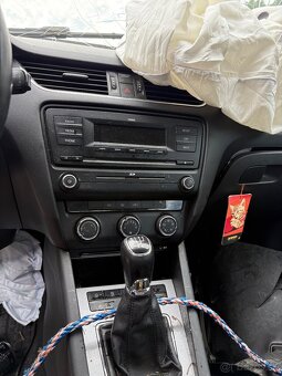 Rozpredam škoda Octavia 3 1.6TDI 81kw 5 kvalt manuál - 9