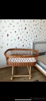 Mojžišov prútený kôš pre bábätko na kolieskach - 9