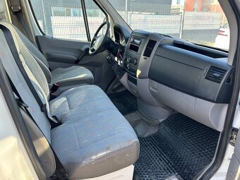 Volkswagen Crafter 2.5TDI 7 míst - 9