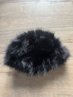 Uplne nove damske ciapky z umelej kozusiny - 9