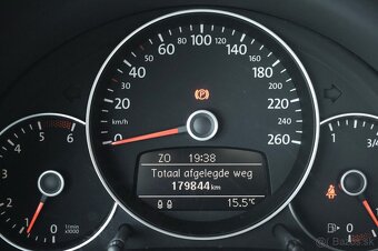 VOLKSWAGEN BEETLE - 9