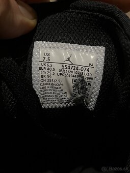 Nike Air Jordan 1 Mid - 9