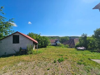 Slnečný dom s veľkým pozemkom a krásnym výhľadom pod horami - 9