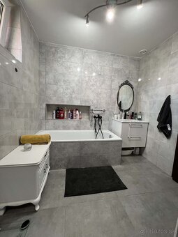Priestranný, rekonštruovaný dom s pozemkom o rozlohe 1074m2 - 9