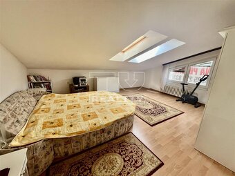 Na predaj veľký rodinný dom s tromi kúpeľňami pri Malom... - 9