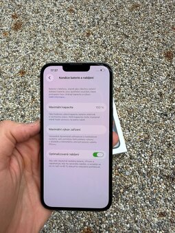 IPhone 14 - baterie 100% - 9