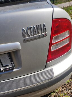 Škoda Octavia 1.6 i benzín 2002 - Zľava - 9