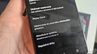 Asus Rog Phone 6 - jemná puklina - 9