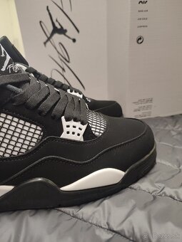 Air Jordan 4 Retro White Thunder - 9