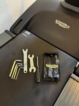 Bežecký pás Technogym - 9