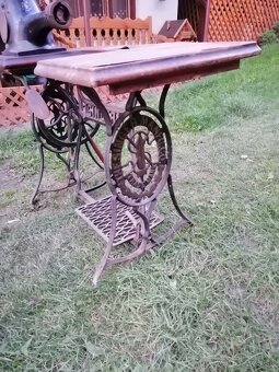 2 funkčne šijacie stroje a obuvnicky stroj - 9