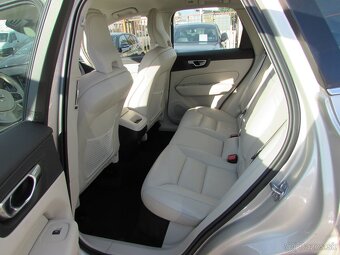 Volvo XC60 B5 D AWD INSCRIPTION-TERÉNNE-PRVÝ MAJITEĽ-H/D - 9
