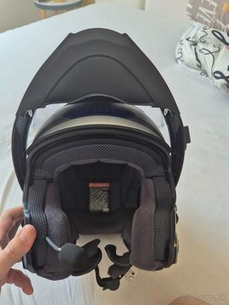 Predam helmu Shoei Neotec II - 9