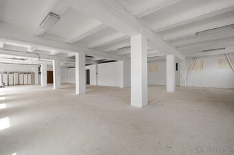Skladové priestory, kancelárie na predaj - 9