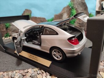 prodám model 1:18 Mercedes Benz C class sportcoupe - 9