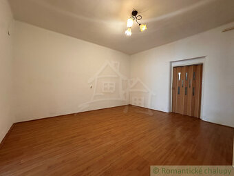 Predaj dlhého vidieckeho domu v Andovciach – pokojná lokal - 9