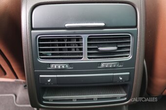 Volkswagen Touareg 3,0 TDi V6 176 kW 4 MOTION - 9