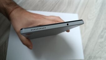 Lenovo Tab M8 (4th Gen) - 9