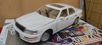 Modely Bburago maisto 1/18 - 9
