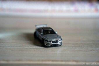 Rozbalene HotWheel autíčka - 9