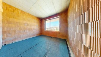 3-IZB.BYT KANAŠ s pozemkom 600m2 - 9