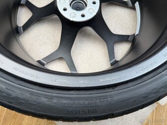 Originál letní kolesa Audi RS6 R22 Performance - 9