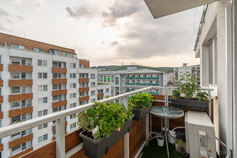 Kompletne zariadený 2-izbový byt s balkónom, parkovaním v su - 9
