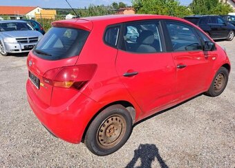 Kia Venga 1,4 i COOL benzín manuál 66 kw - 9