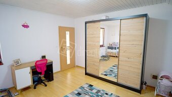 Krásny rodinný dom na Liptove so slnečným pozemkom a potokom - 9