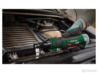 Rôzne nové náradie - uťahovák, pištol, píla, skrutkovač ... - 9