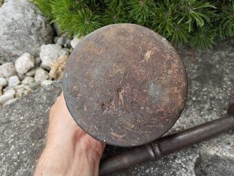 Velký hmoždíř s uchy a tloukem - 9