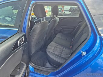 Kia Ceed SW 1.6 CRDi 136k First Edition A/T - 9