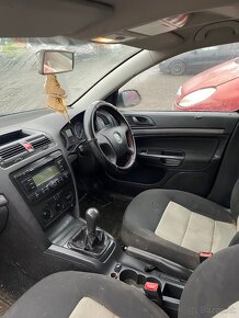 ROZPREDÁM Škoda Octavia 2 1.6 85kw FSi pred facelift - 9