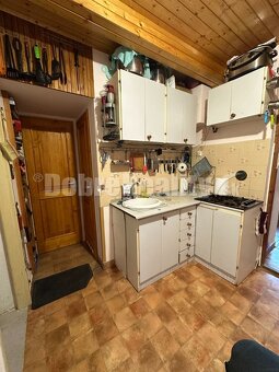 Na predaj Rekreačný dom s rozľahlým pozemkom v Leviciach. - 9