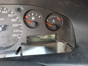 Nissan Almera 1.5 N16 benzín 149000km - 9