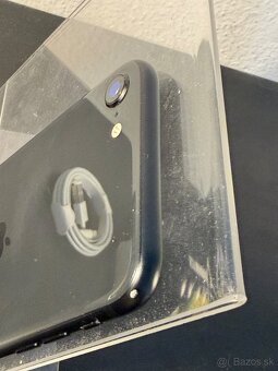 Predám Apple iPhone SE 2020 64GB Black Minimálne známky - 9