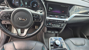 KIA Niro EV 64.8 kWh Platinum mod.2022 v záruke - 9