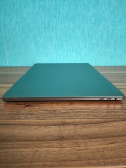 MacBook Pro 15 2019 | i7 • 16GB • 256GB SSD - 9