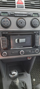 Predám Volkswagen Touran 1.4 TSI freestyle. - 9