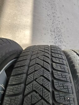 Komplet 18" zimna sada orig Volvo +zimne Pirelli 215/55 R18 - 9