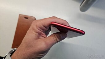 Apple iPhone SE 2020 RED product 128GB - 9