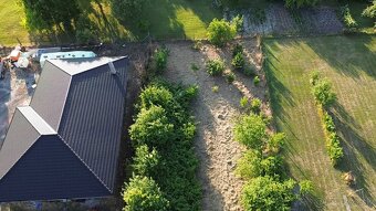 Na predaj: stavebný pozemok 1 358 m² – Okoč (okres Dunajská - 9