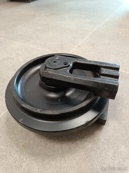 Ozubené hnacie kolesá, spodné a horné kladky pre bager - 9